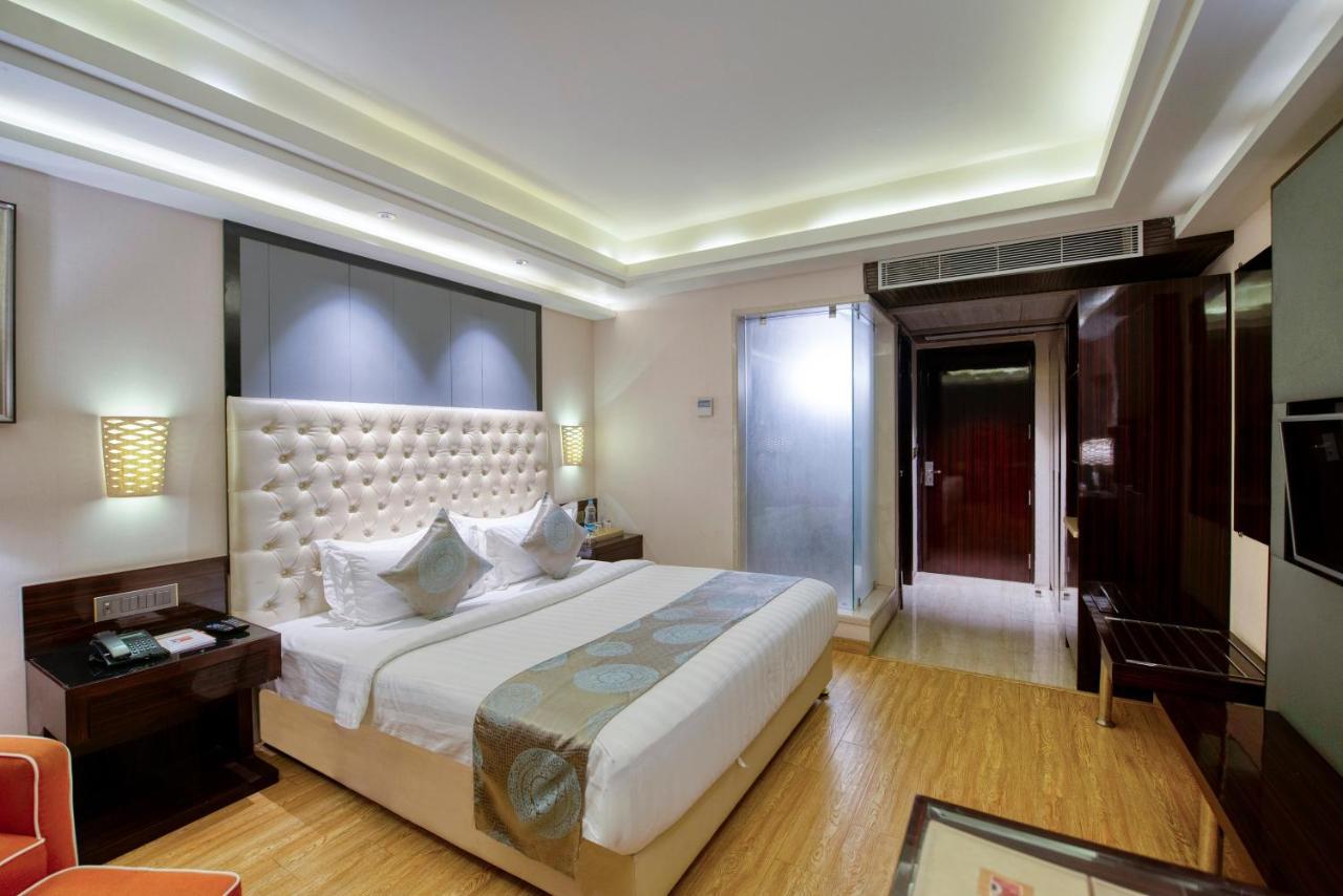 Om Clarks Inn Raebareli Экстерьер фото
