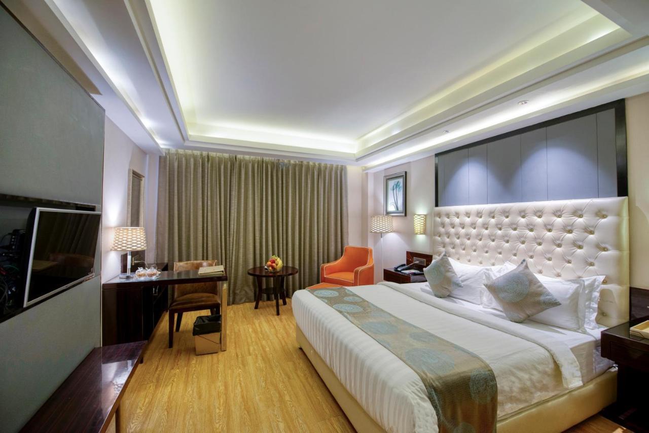 Om Clarks Inn Raebareli Экстерьер фото