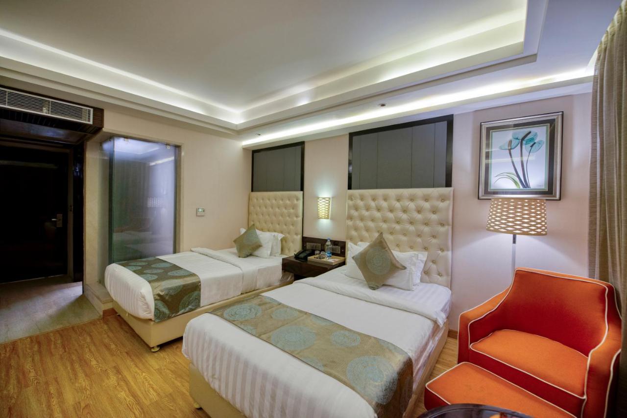 Om Clarks Inn Raebareli Экстерьер фото