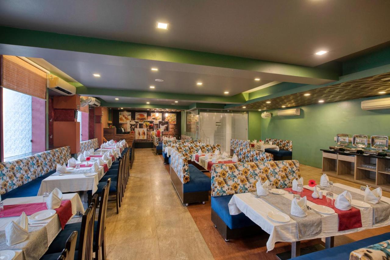 Om Clarks Inn Raebareli Экстерьер фото