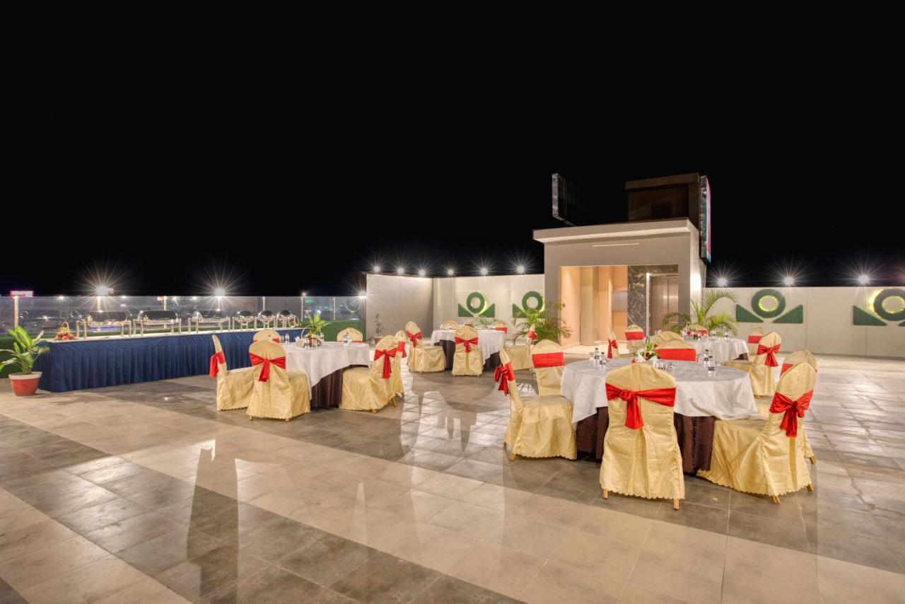 Om Clarks Inn Raebareli Экстерьер фото