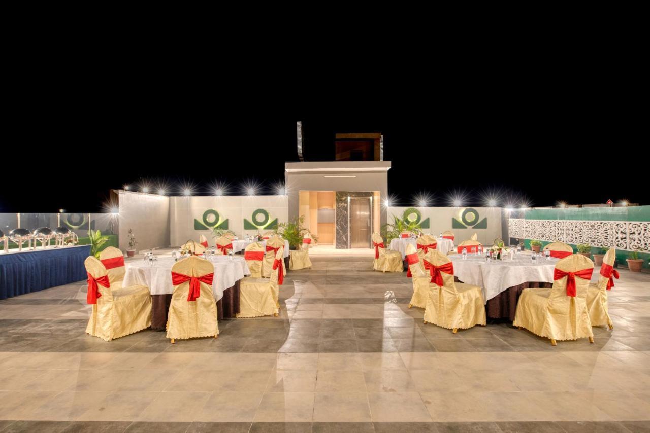 Om Clarks Inn Raebareli Экстерьер фото