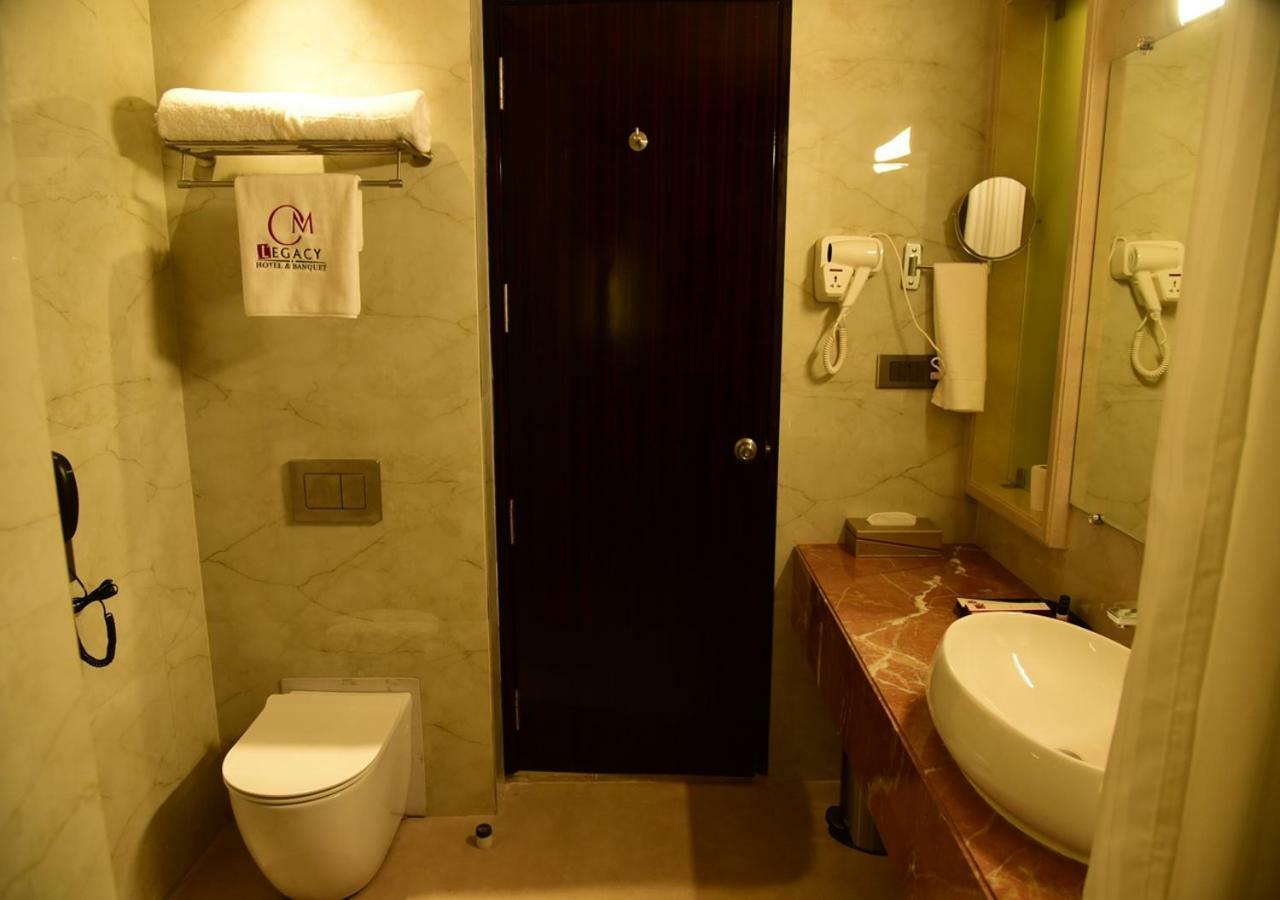 Om Clarks Inn Raebareli Экстерьер фото