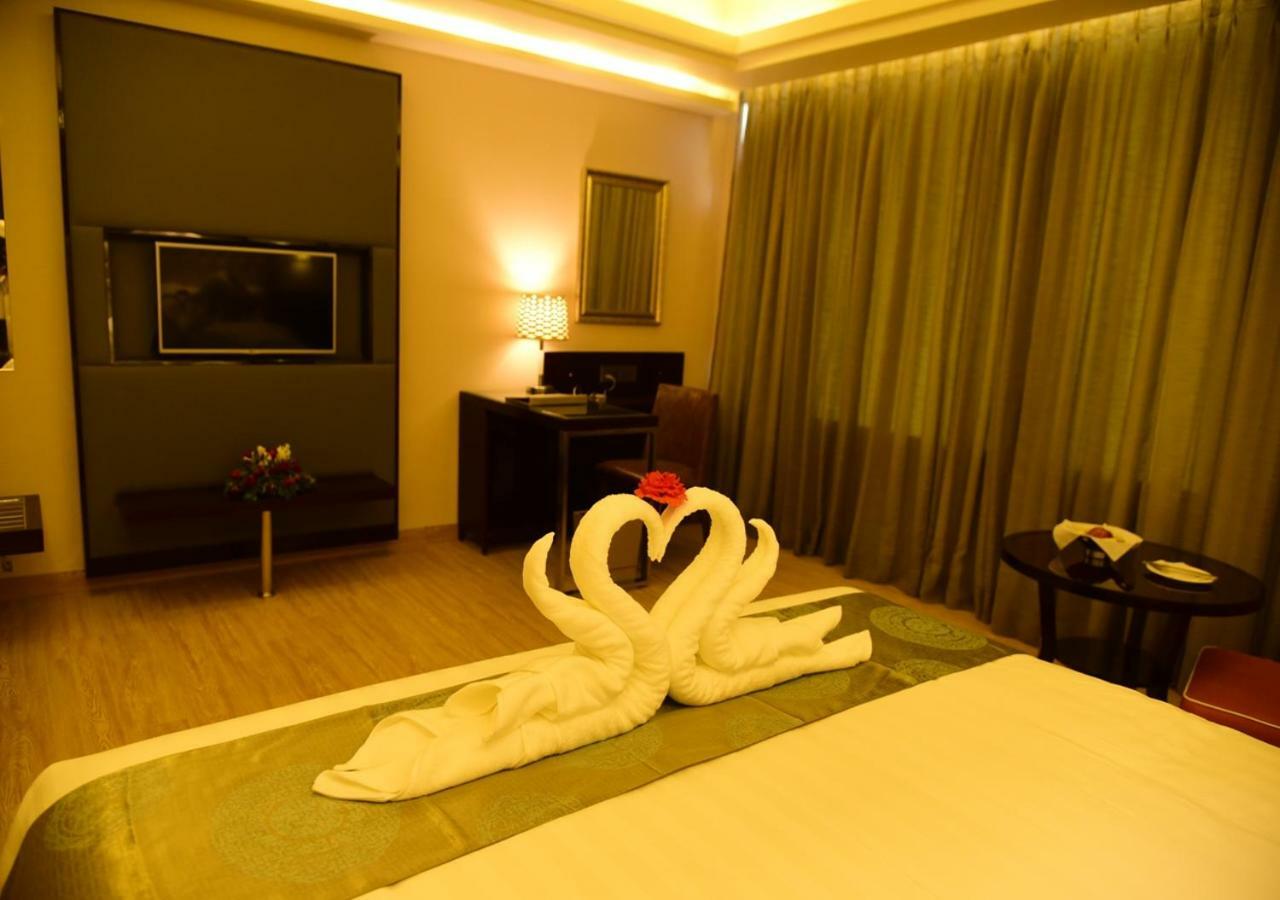 Om Clarks Inn Raebareli Экстерьер фото