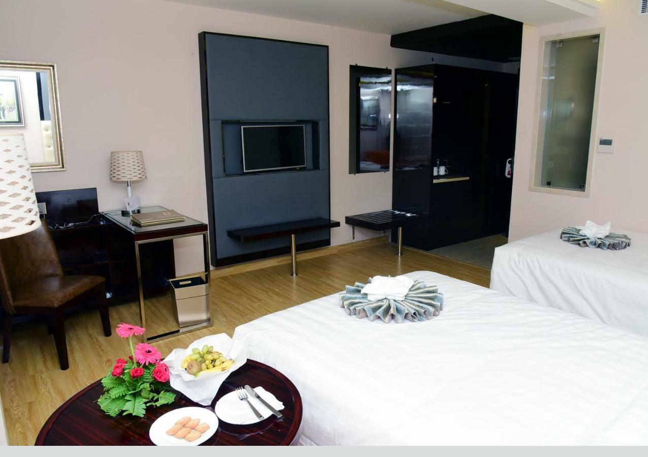 Om Clarks Inn Raebareli Экстерьер фото