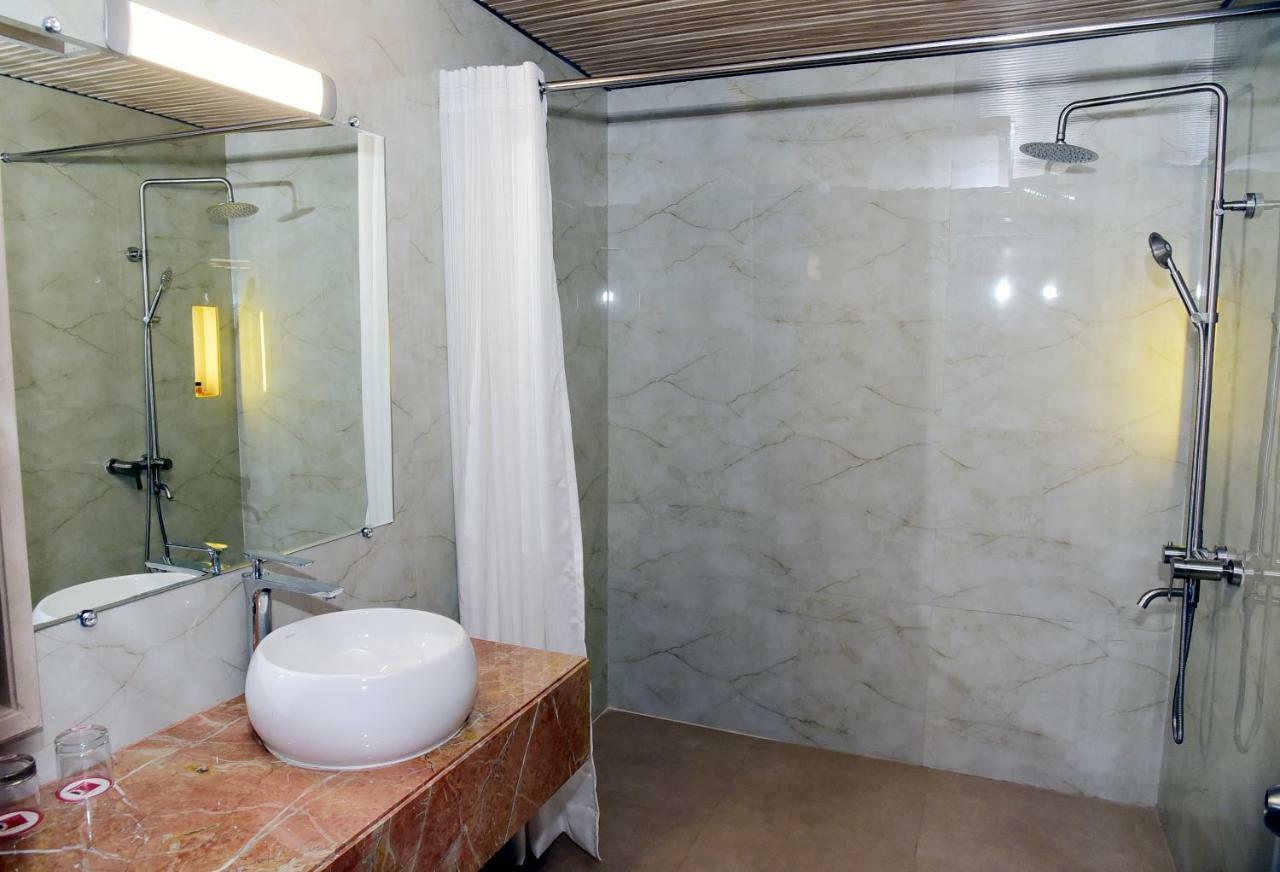Om Clarks Inn Raebareli Экстерьер фото