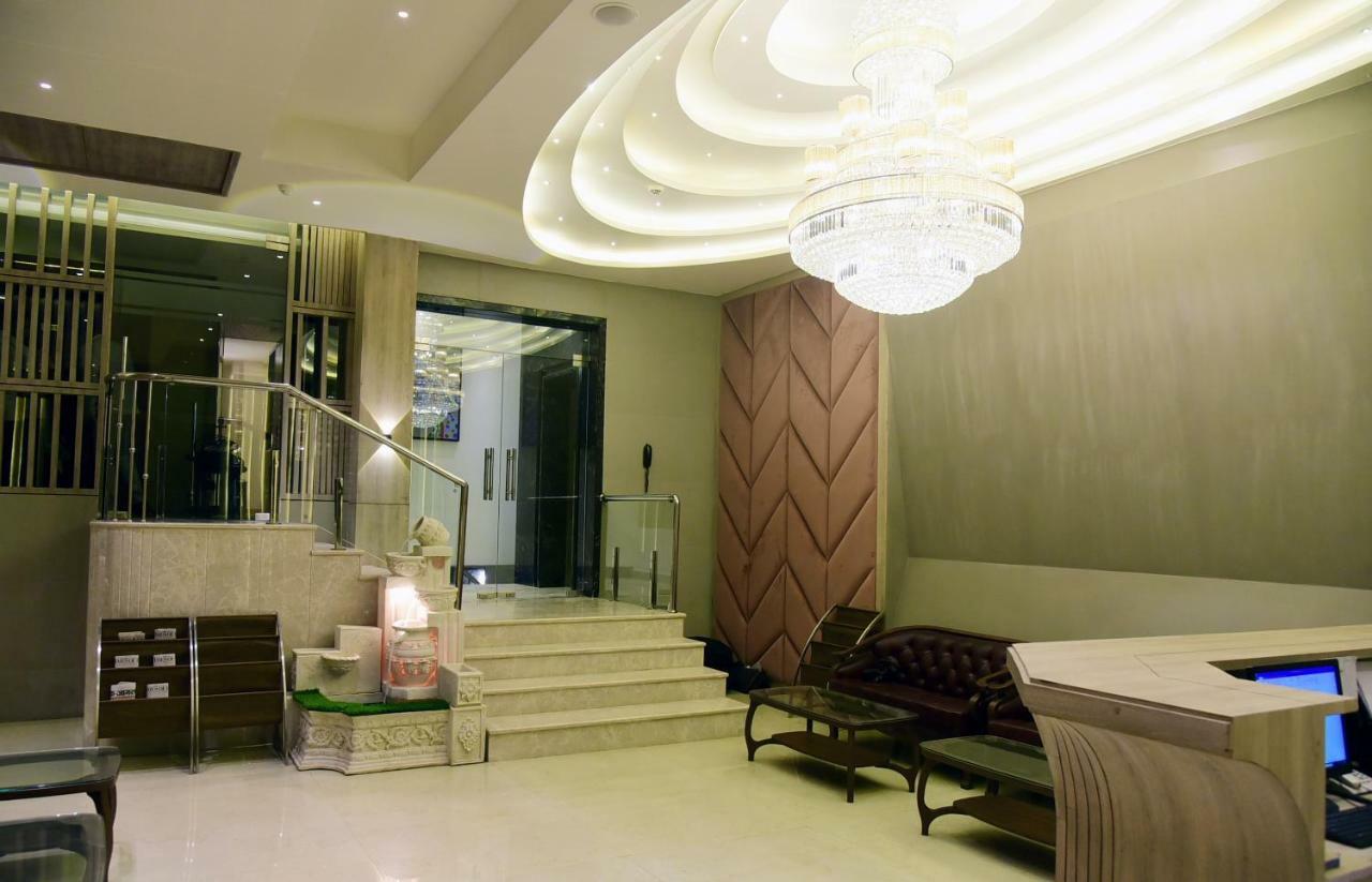 Om Clarks Inn Raebareli Экстерьер фото