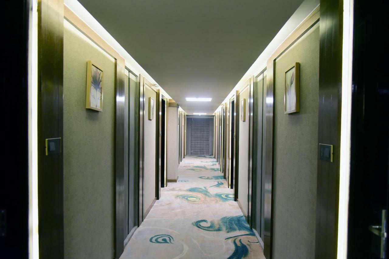 Om Clarks Inn Raebareli Экстерьер фото