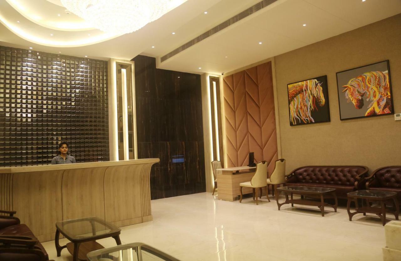 Om Clarks Inn Raebareli Экстерьер фото