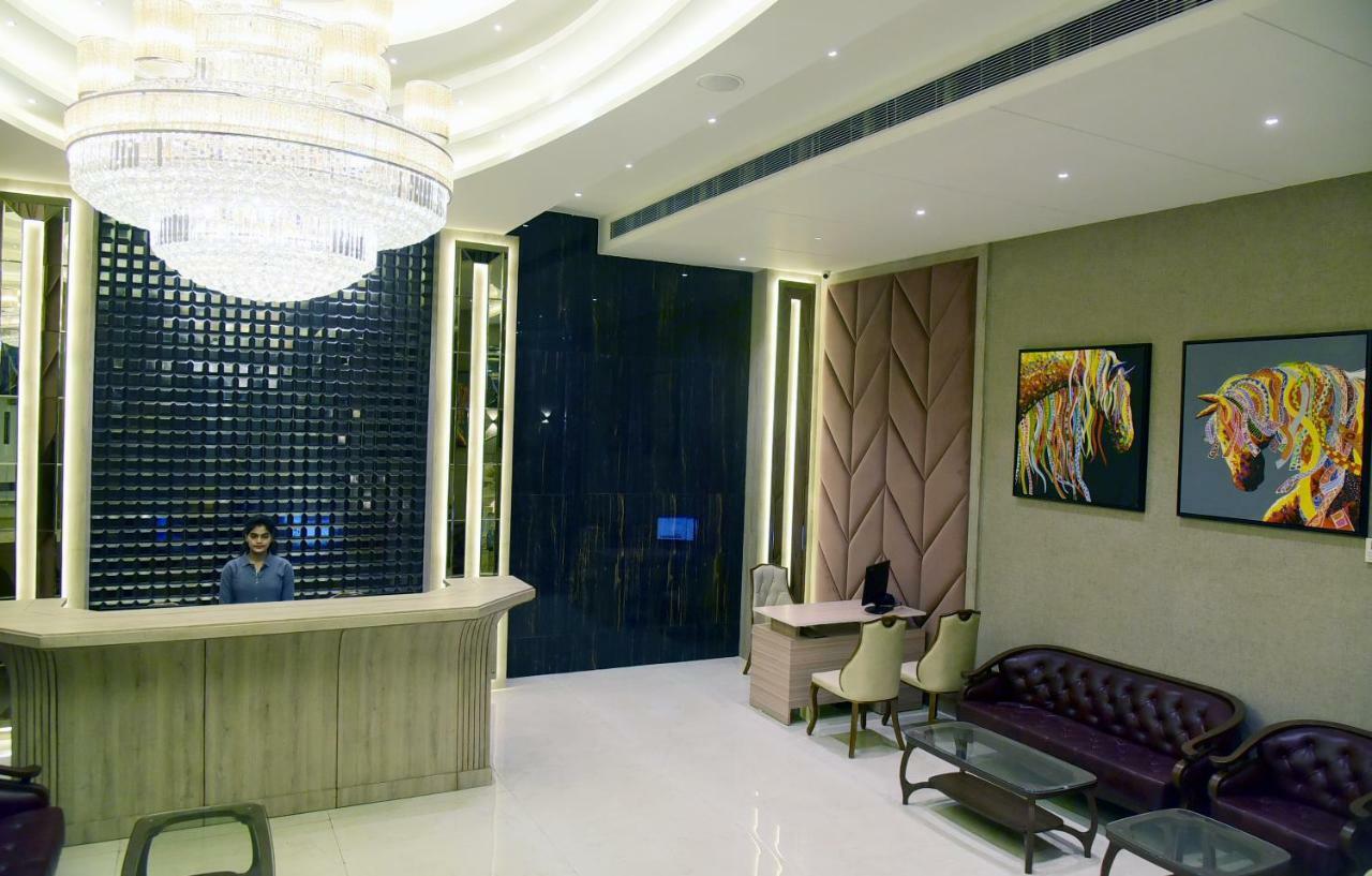 Om Clarks Inn Raebareli Экстерьер фото