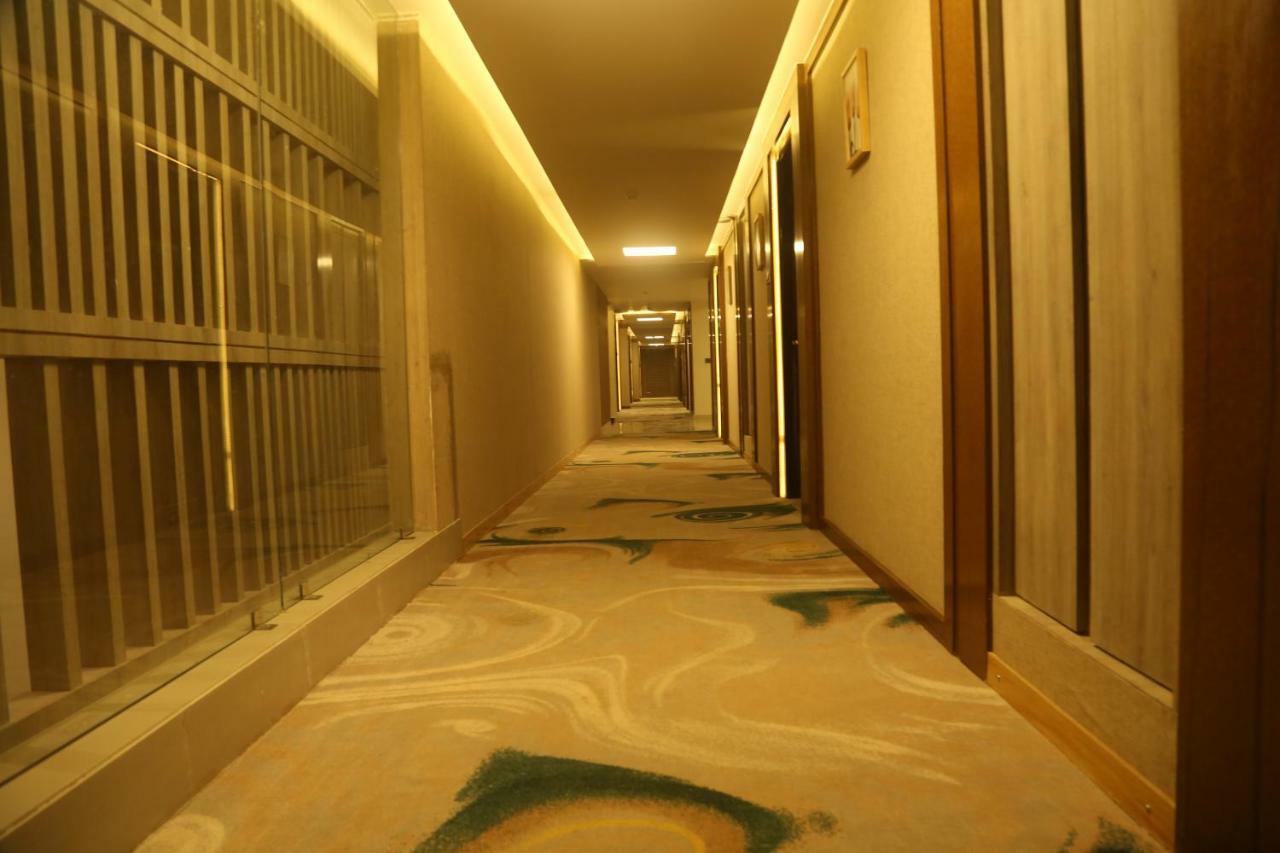 Om Clarks Inn Raebareli Экстерьер фото